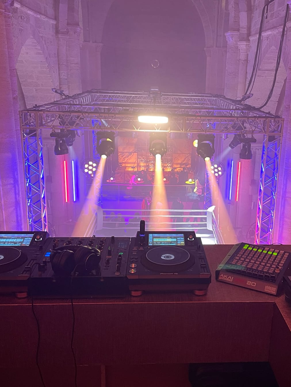 Mesa de mezclas y para evento con estructuras Truss