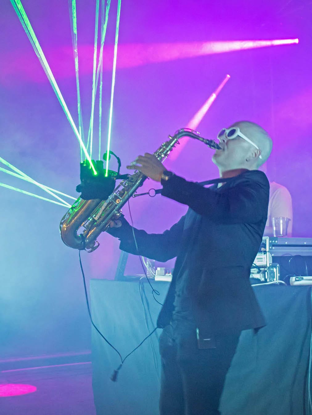 Artista musical con saxofón