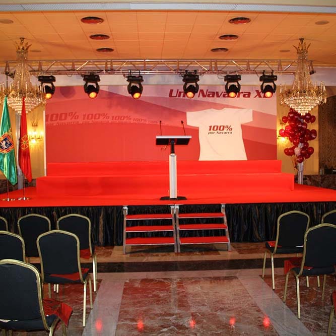 Escenario de evento corporativo en Pamplona
