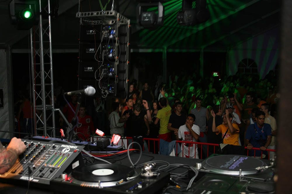 Contratación de DJ