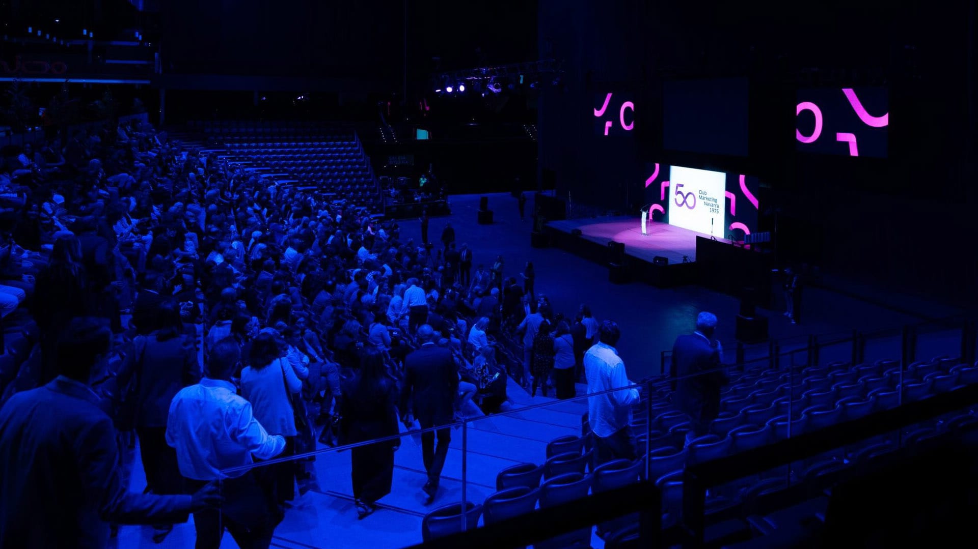 Montaje de escenario en Navarra Arena