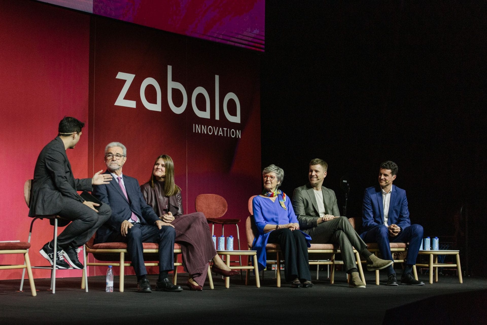 Montaje de escenario para eventos corporativos en pamplona