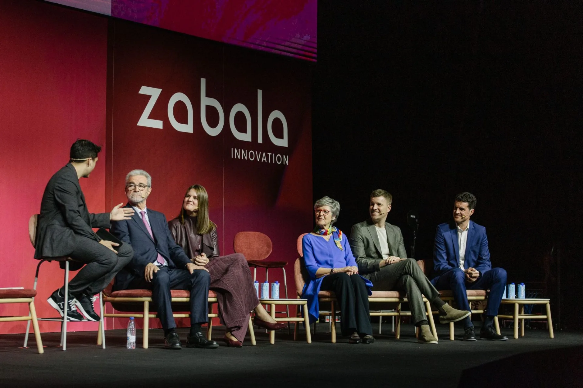 Montaje de escenario para eventos corporativos en pamplona