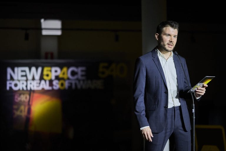 Servicios audiovisuales Pamplona: La innovadora inauguración de 540